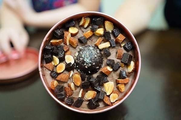 DARK ALMOND CRUNCH ICE CREAM - 470ML