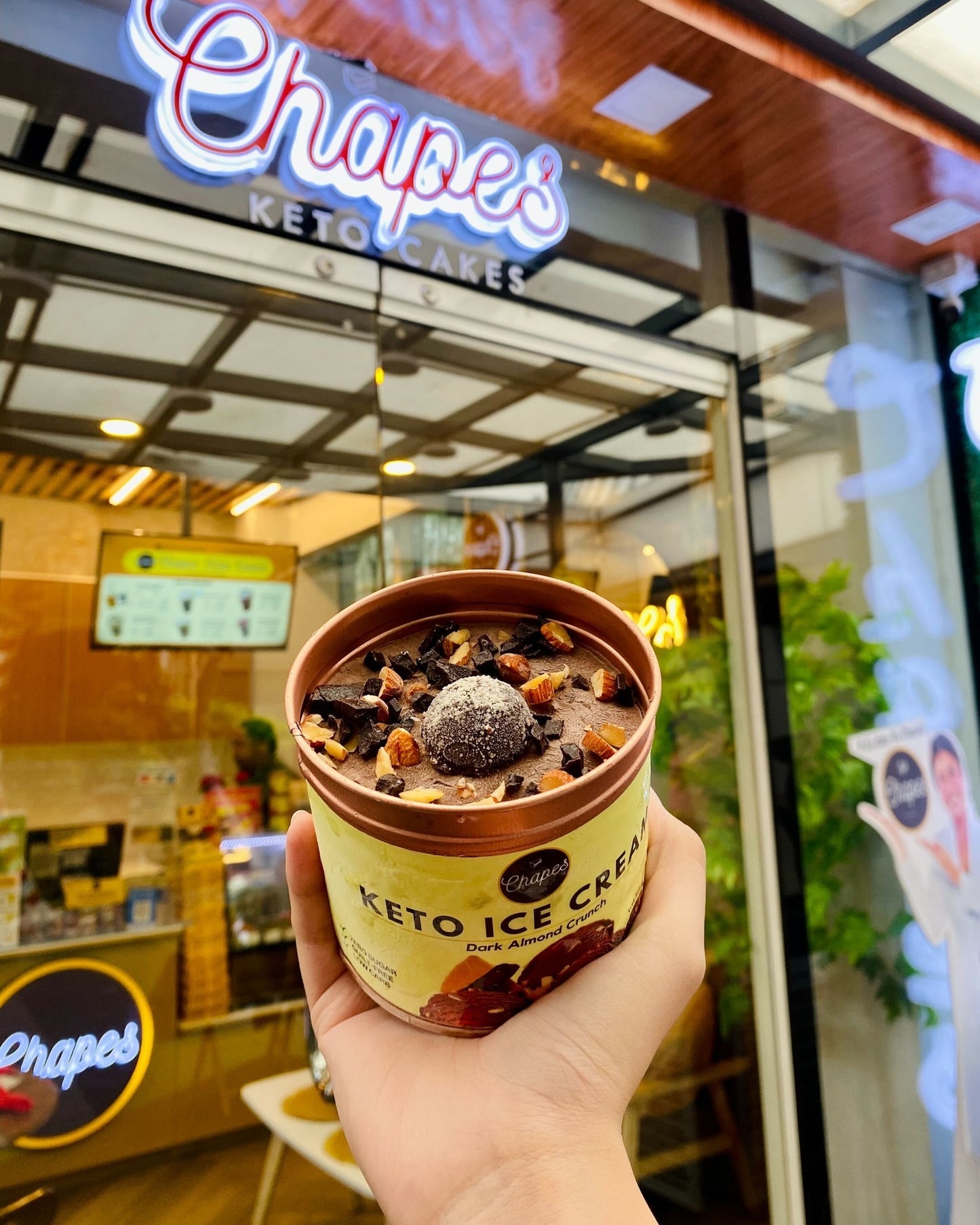 DARK ALMOND CRUNCH ICE CREAM - 470ML